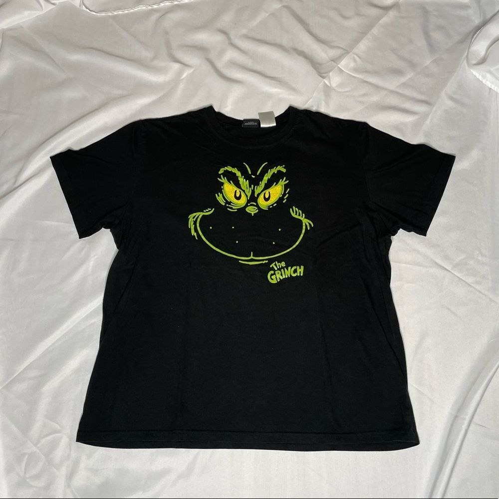 🌲Early 2000s “The Grinch” tee✅